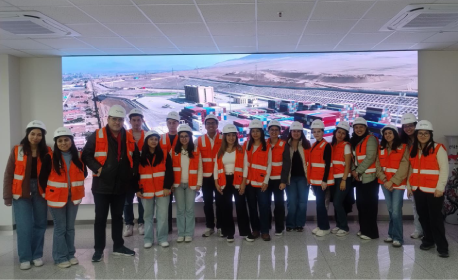 Estudiantes de la Facultad de Ingeniería exploran el futuro logístico del Perú en el Puerto de Chancay 