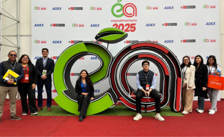 Estudiantes UP asesoran a compradores internacionales en la Expoalimentaria 2025