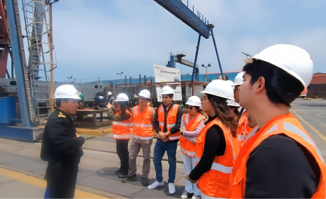 Estudiantes de Ingeniería UP fortalecen su aprendizaje con visita al Servicio Industrial de la Marina