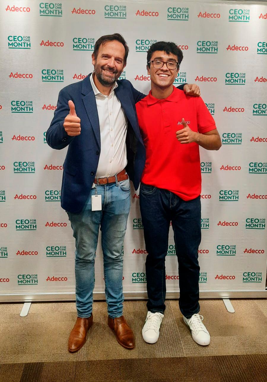 Santiago Moure director general de Adecco Perú y Álvaro Falcón.jpg